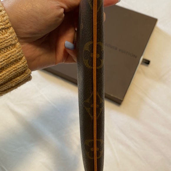 Authentic Louis Vuitton Milla Pouchette - Picture 6 of 16